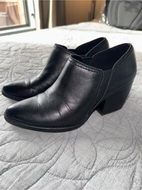Naturalizer Black Leather Block-Heel Low Ankle Booties